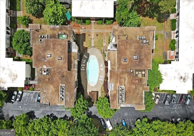Listing Photo 2 - Condo for sale in building located at 2230 Cheshire Brg Rd Ne, Atlanta, GA 30324 - Unit #510