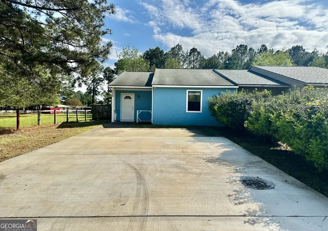 Photo 3 of Sale Pending at 226 Northlake Dr, Warner Robins, GA 31093 | MLS# 10721510 | Listing updated on 2026-04-08