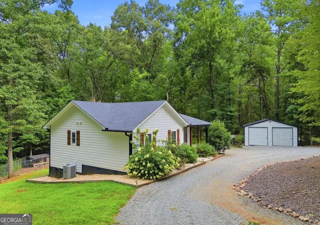 3rd image of 137 Geneva Rd, Canton, GA 30114 | MLS# 10819372
