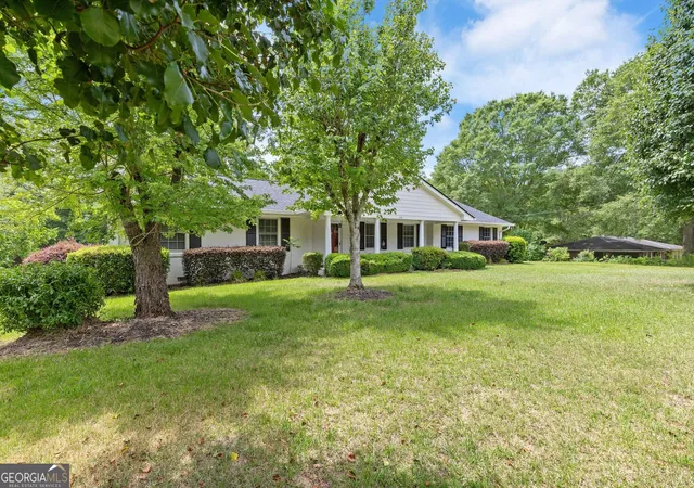 Photo 3 of Single family home for sale at 256 Teresa Ln, Loganville, GA 30052 | MLS# 10823352 | Listing updated on 2026-10-23