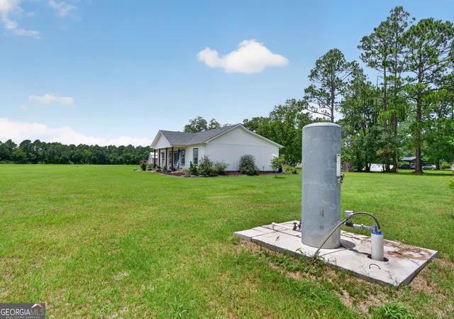 Homes for sale in Blackshear, GA | 6611 Clark Rd, Blackshear, GA 31516 | MLS# 10797663