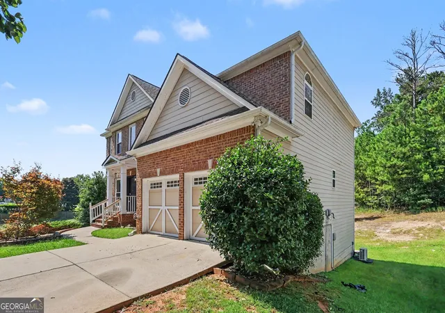 Photo 3 of Single family home for sale at 2890 Maple Springs Ct, Marietta, GA 30064 | MLS# 10831631 | Listing updated on 2026-09-13