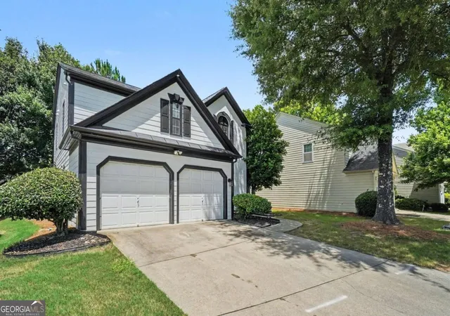 Photo 3 of Single family home for sale at 2587 Alvecot Cir SE, Atlanta, GA 30339 | MLS# 10792774 | Listing updated on 2026-10-22