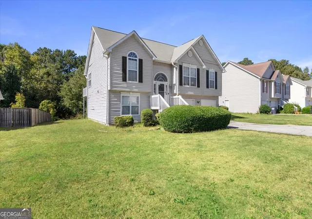 3rd image of 10571 Starling Trl, Hampton, GA 30228 | MLS# 10623972