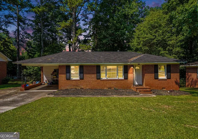 Photo 2 of Single family home for sale at 1337 Greenview Dr, Griffin, GA 30224 | MLS# 10810012 | Listing updated on 2026-09-05