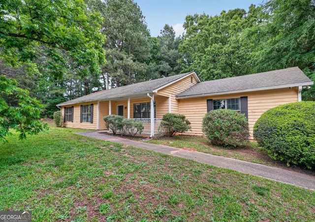 3rd image of 4442 Lombard Rd, Ellenwood, GA 30294 | MLS# 10810004