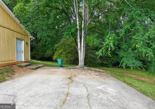 4th image of 4442 Lombard Rd, Ellenwood, GA 30294 | MLS# 10810004