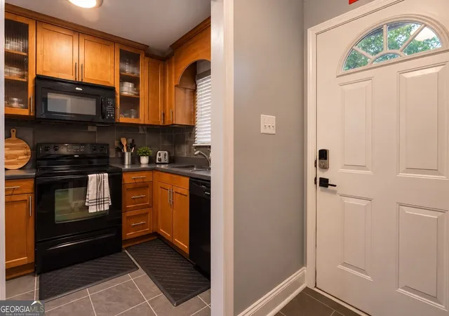 Listing Photo 1 - Condo for sale in building located at 1055 Baxter St, Athens, GA 30606 - Unit #406