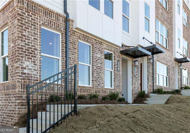 2nd image of 356 Skylar Ct Se #112, Atlanta, GA 30315 | MLS# 10830091