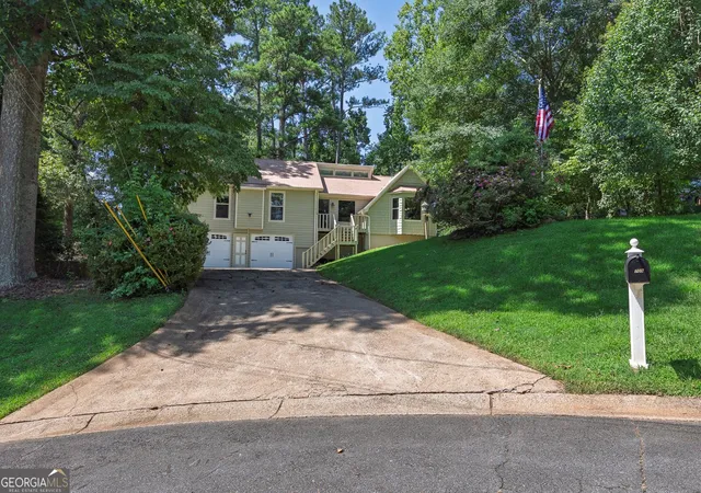 Photo 3 of Single family home for sale at 709 Cobb Trl, Woodstock, GA 30188 | MLS# 10809225 | Listing updated on 2026-08-21