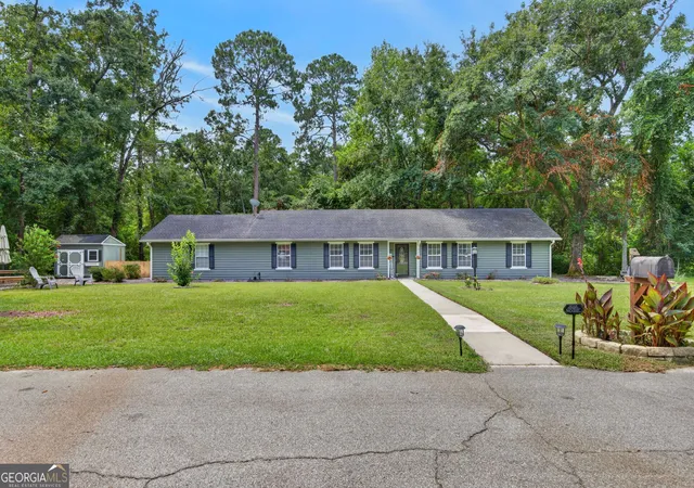 Photo 3 of Sale Pending at 901 Queens Ct, Hinesville, GA 31313 | MLS# 10815900 | Listing updated on 2026-10-07