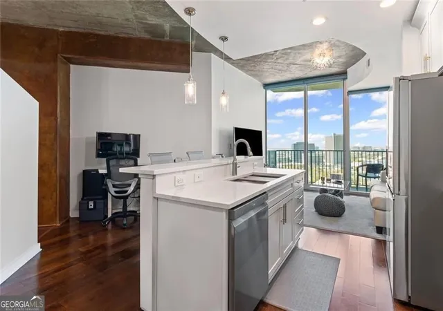 3rd image of 400 W Peachtree St Nw #2403, Atlanta, GA 30308 | MLS# 10791853