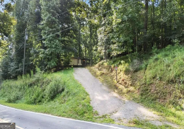 Photo 3 of Manufactured home for sale at 3068 Pierce Rd, Gainesville, GA 30507 | MLS# 10836602 | Listing updated on 2026-09-24
