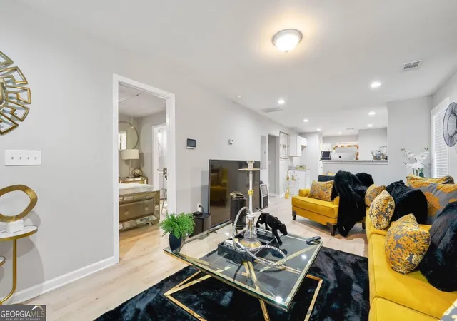 Photo 2 of Single family home for sale at 889 Smith St, Atlanta, GA 30310 | MLS# 10810020 | Listing updated on 2026-08-04