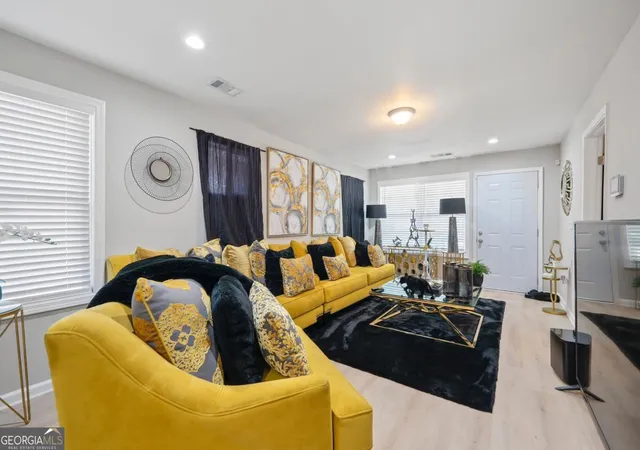 Photo 2 of Single family home for sale at 889 Smith St, Atlanta, GA 30310 | MLS# 10810020 | Listing updated on 2026-08-04