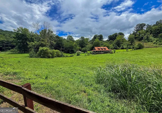 Photo 4 of Single family home for sale at 122 Crawford Cvs Rd, Sylva, NC 28779 | MLS# 10817268 | Listing updated on 2026-08-15