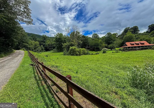 Photo 5 of Single family home for sale at 122 Crawford Cvs Rd, Sylva, NC 28779 | MLS# 10817268 | Listing updated on 2026-08-15
