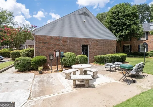 2nd image of 6700 Roswell Rd, Sandy Springs, GA 30328