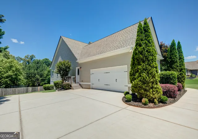 3rd image of 221 Chasewood Ln, Senoia, GA 30276 | MLS# 10779239