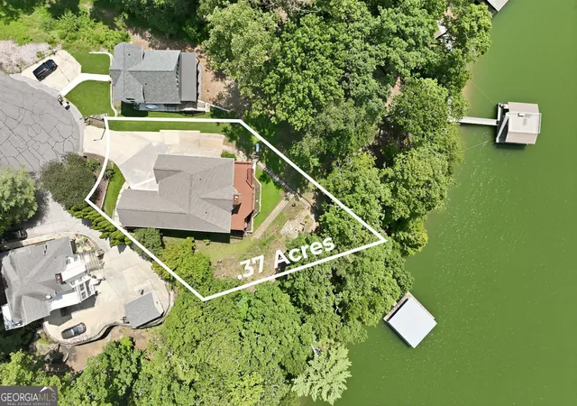 Photo 4 of Single family home for sale at 3347 Cove Overlook Dr, Gainesville, GA 30501 | MLS# 10834200 | Listing updated on 2026-09-10