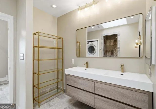 Listing Photo 4 - Condo for sale in building located at 3481 Lakeside Dr, Atlanta, GA 30326 - Unit #PH TS5