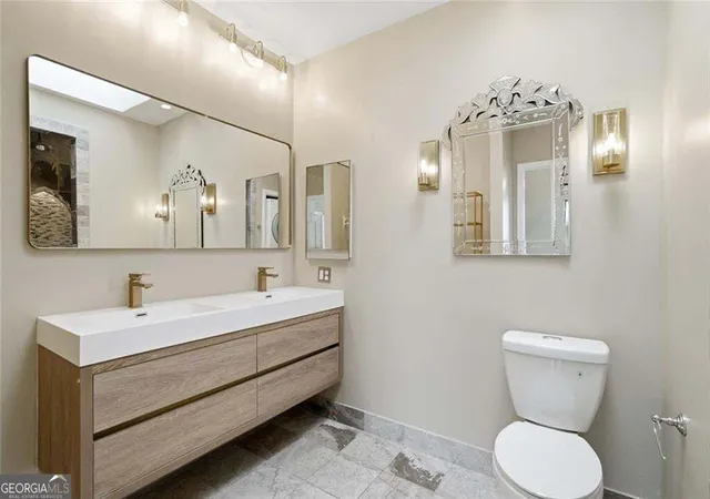 Listing Photo 5 - Condo for sale in building located at 3481 Lakeside Dr, Atlanta, GA 30326 - Unit #PH TS5