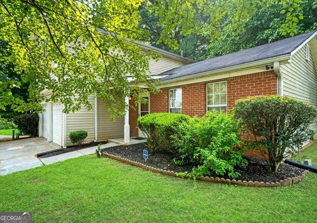 Photo 2 of Single family home for sale at 1950 Oak Terrace Dr Se, Atlanta, GA 30316 | MLS# 10828816 | Listing updated on 2026-10-25
