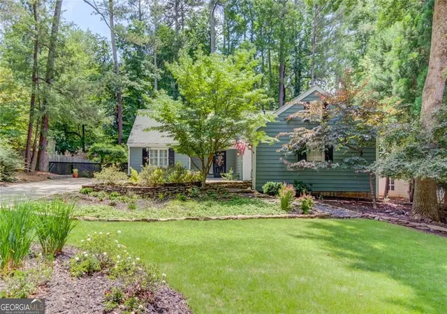 Photo 1 of Sale Pending at 420 Taberwood Wy, Roswell, GA 30076 | MLS# 10776832 | Listing updated on 2026-09-05