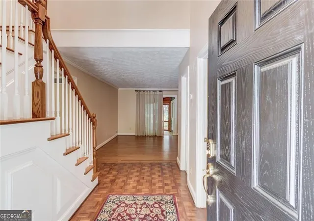 Photo 3 of Sale Pending at 420 Taberwood Wy, Roswell, GA 30076 | MLS# 10776832 | Listing updated on 2026-09-05