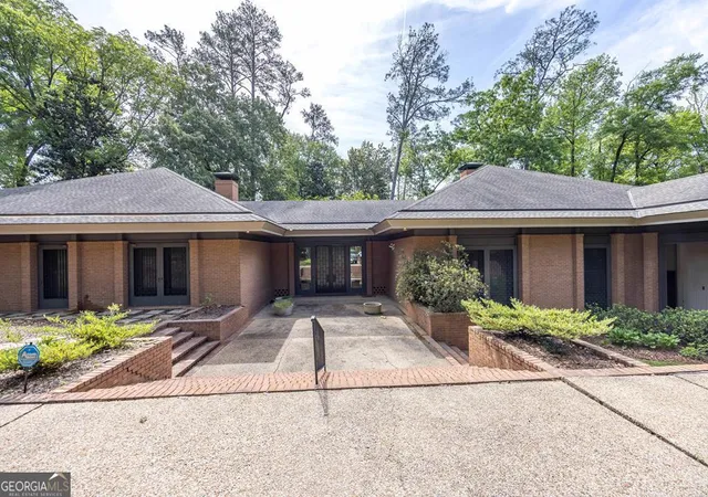 Homes for sale in Columbus, GA | 2718 Averett Dr, Columbus, GA 31906 | MLS# 10742349