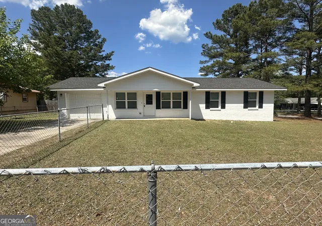 Homes for sale in Warner Robins, GA | 423 King Dr, Warner Robins, GA 31093 | MLS# 10737158