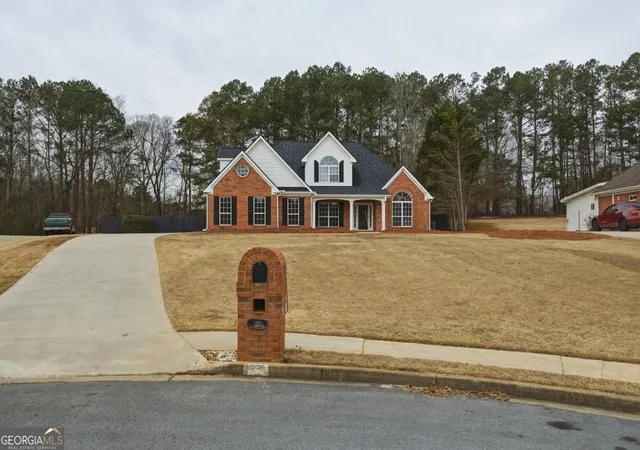 Photo 2 of Single family home for sale at 122 Shadow Lake Dr, Conyers, GA 30094 | MLS# 10815303 | Listing updated on 2026-09-16