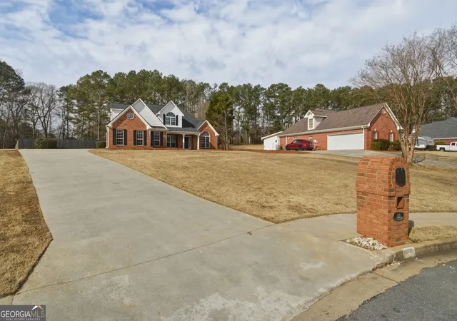 Photo 3 of Single family home for sale at 122 Shadow Lake Dr, Conyers, GA 30094 | MLS# 10815303 | Listing updated on 2026-09-16