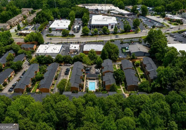 2nd image of 6520 Roswell Rd, Sandy Springs, GA 30328