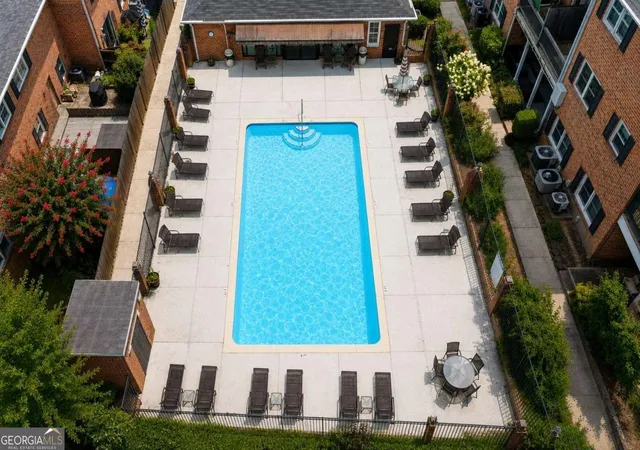 Listing Photo 5 - Condo for sale in building located at 6520 Roswell Rd, Sandy Springs, GA 30328 - Unit #30