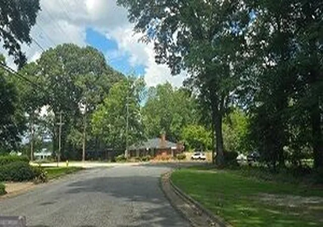 Photo 3 of Sale Pending at 205 Wildwood Cir, Americus, GA 31709 | MLS# 10825531 | Listing updated on 2026-10-12