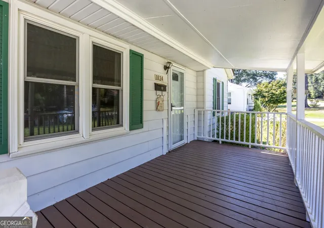 Photo 3 of Single family home for sale at 1024 Oakdale Dr Se, Smyrna, GA 30080 | MLS# 10835094 | Listing updated on 2026-09-06