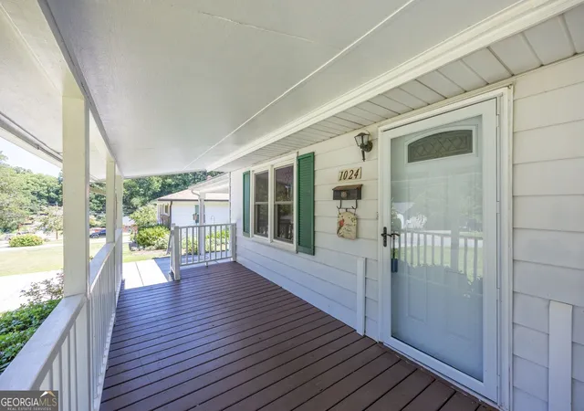 Photo 3 of Single family home for sale at 1024 Oakdale Dr Se, Smyrna, GA 30080 | MLS# 10835094 | Listing updated on 2026-09-06