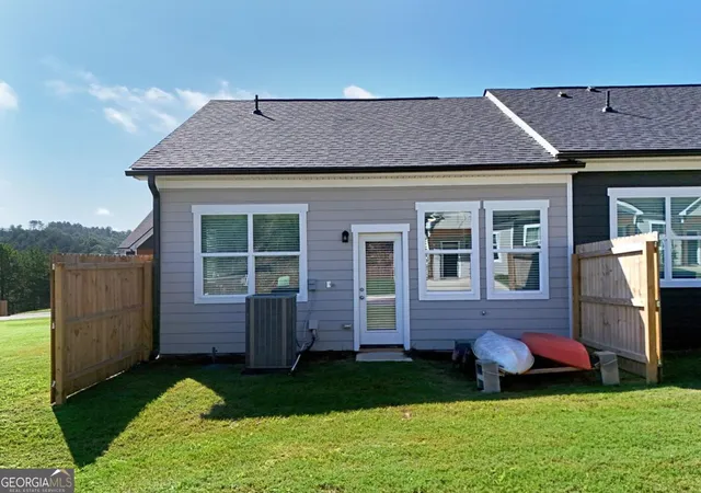 Photo 3 of Townhouse for sale at 25 Grv Loop #51, Blue Ridge, GA 30513 | MLS# 10809755 | Listing updated on 2026-09-19
