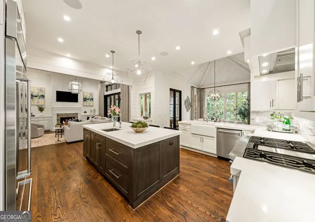 4th image of 305 Forrest Lake Dr, Sandy Springs, GA 30327 | MLS# 10814721