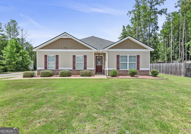 Photo 2 of Single family home for sale at 141 N Meadows Ridge Dr, Grantville, GA 30220 | MLS# 10812091 | Listing updated on 2026-10-08