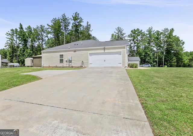 Photo 31 of Single family home for sale at 141 N Meadows Ridge Dr, Grantville, GA 30220 | MLS# 10812091 | Listing updated on 2026-10-08