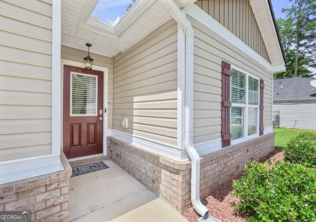 Photo 3 of Single family home for sale at 141 N Meadows Ridge Dr, Grantville, GA 30220 | MLS# 10812091 | Listing updated on 2026-10-08