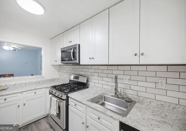 Listing Photo 4 - Condo for sale in building located at 703 Woodcliff Dr, Sandy Springs, GA 30350