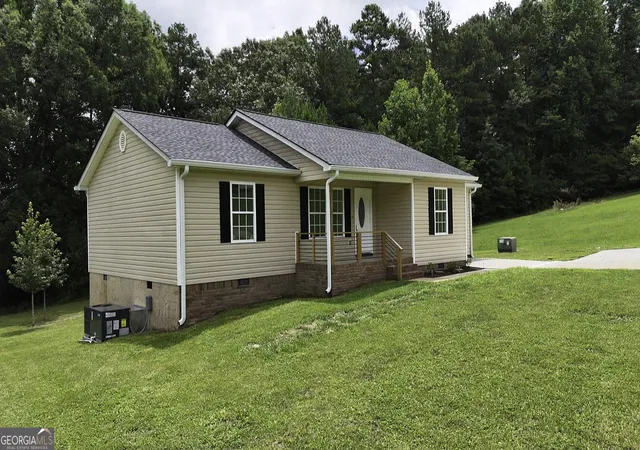 Photo 3 of Single family home for sale at 207 Millsap Rd, La Fayette, GA 30728 | MLS# 10808313 | Listing updated on 2026-08-01