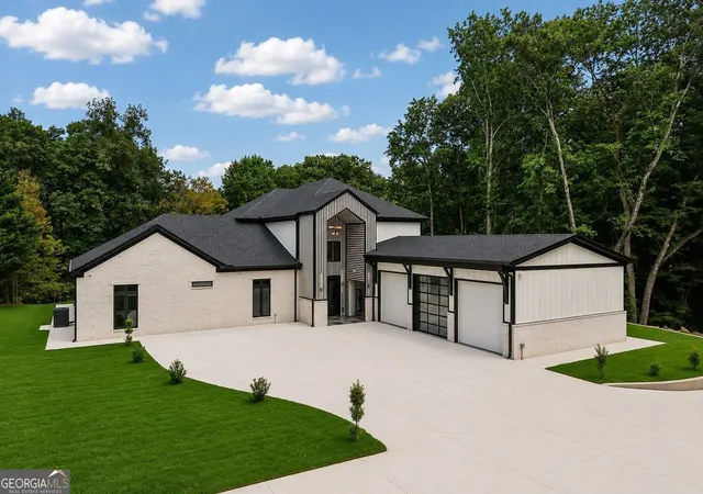 Photo 1 of Single family home for sale at 1940 E Bay St, Hoschton, GA 30548 | MLS# 10832790 | Listing updated on 2026-09-11