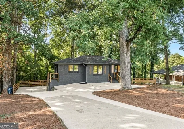 Photo 3 of Single family home for sale at 6025 Oakdale Rd Se, Mableton, GA 30126 | MLS# 10822876 | Listing updated on 2026-08-23