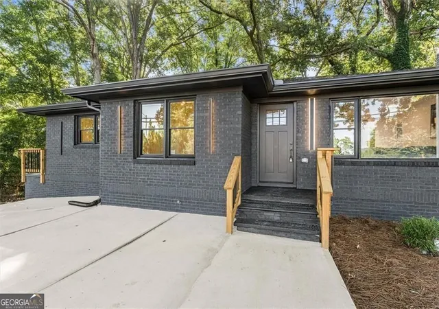 Photo 4 of Single family home for sale at 6025 Oakdale Rd Se, Mableton, GA 30126 | MLS# 10822876 | Listing updated on 2026-08-23