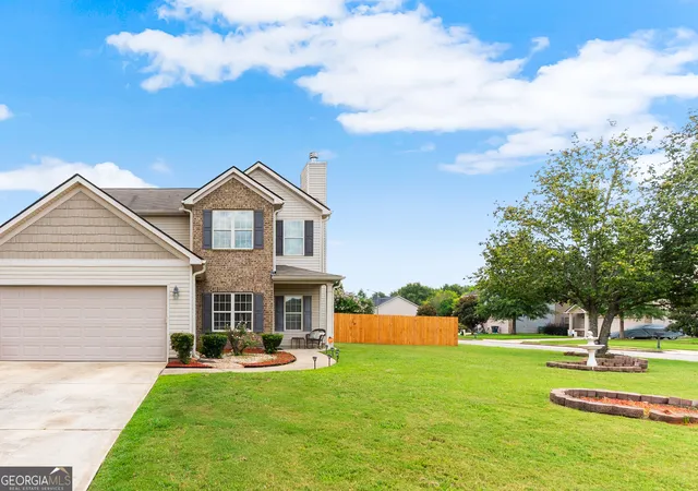 Photo 2 of Sale Pending at 610 Regatta Dr, Byron, GA 31008 | MLS# 10826581 | Listing updated on 2026-09-10