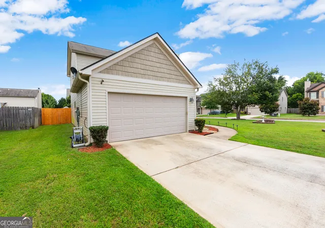 Photo 3 of Sale Pending at 610 Regatta Dr, Byron, GA 31008 | MLS# 10826581 | Listing updated on 2026-09-10